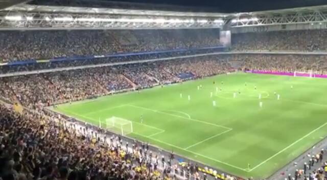 当地时间7月27日欧冠资格赛比赛中，土耳其球迷对乌克兰球队高喊“普京”视频截图