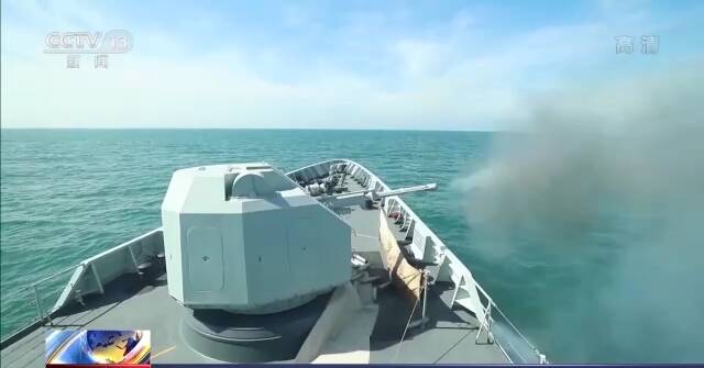 海军护卫舰支队开展实弹射击训练 提升舰艇编队作战能力