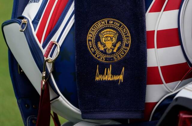 美媒曝：特朗普高尔夫俱乐部仍在使用美国总统徽章 引发争议