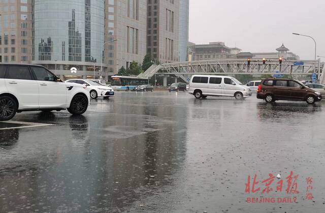 北京今天下午到夜间有分散性雷阵雨，局地短时雨强较大