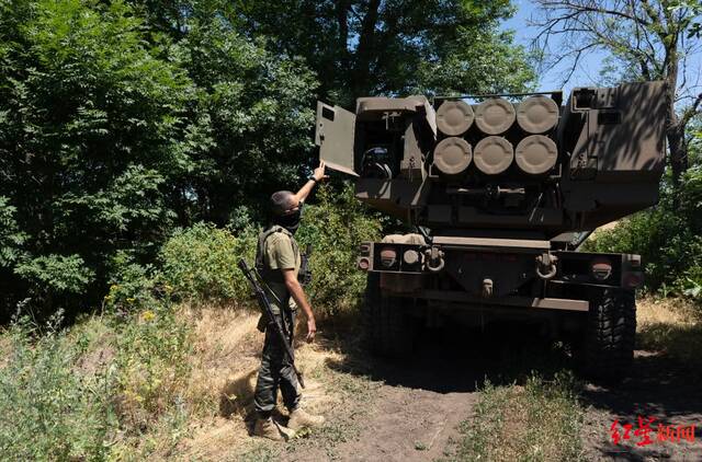 乌军近期已在前线部署美制“海马斯”火箭系统
