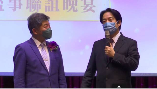 赖清德（右）7月30日与陈时中同台。图自台湾TVBS新闻网