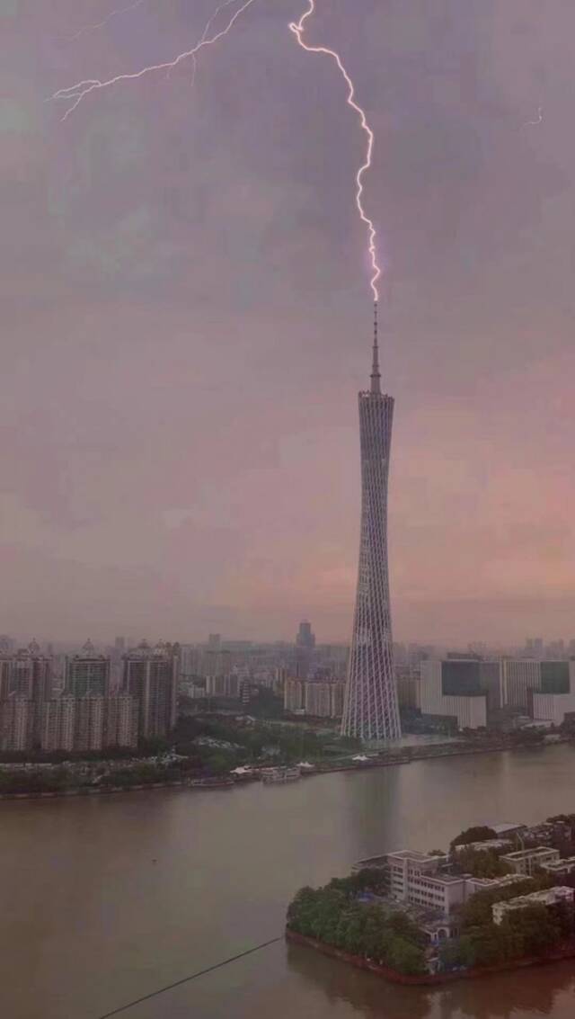 广州塔被雷电“击中”？官方回应：实为主动接闪