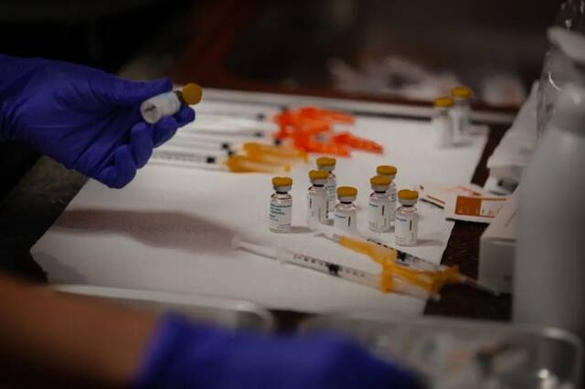 这是7月25日在美国芝加哥拍摄的猴痘疫苗。新华社图