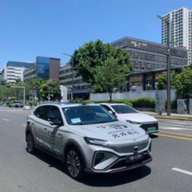 新华全媒+丨深圳：完全自动驾驶汽车上路