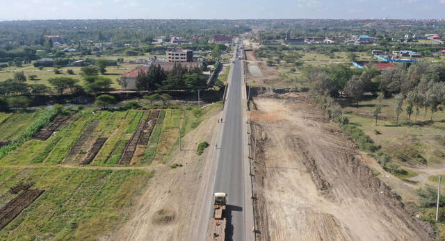 ↑这是2022年1月30日拍摄的刚开工建设的肯尼亚新内罗毕东环城路（无人机照片）。新华社发（王恒摄）