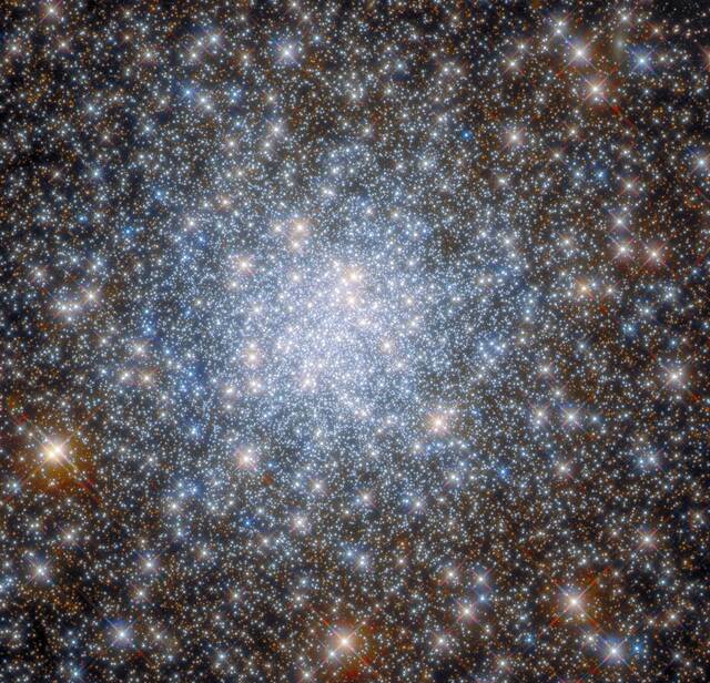 哈勃太空望远镜拍摄的人马座球状星团NGC 6638中心