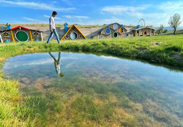 这是2022年5月24日拍摄的青海省西宁市一露营营地一角。（受访者供图）