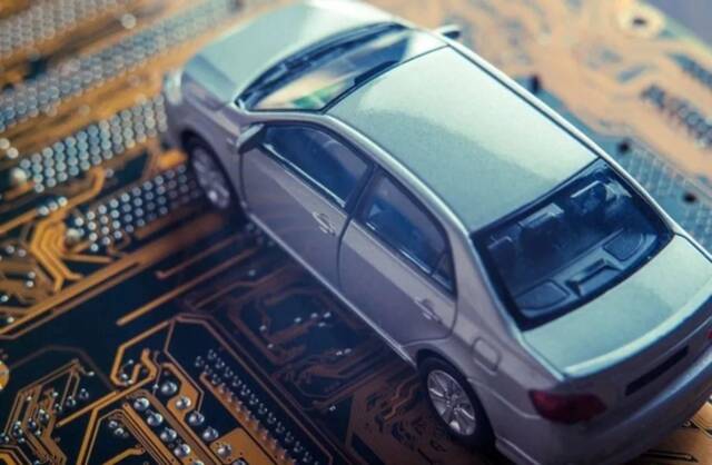 全球芯片短缺危机改变汽车行业：学会与芯片制造商共同分担成本和风险