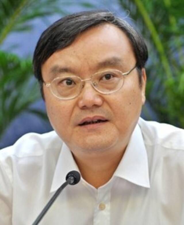 江西省人大常委会原副主任龚建华被公诉，曾向苏荣夫妻送钱物