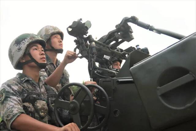 火药味十足！直击防空兵跨昼夜实弹射击考核