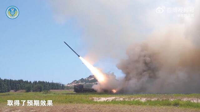 远程火箭炮发射。东部战区发布的视频截屏