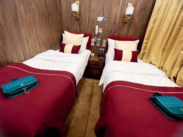 呼伦贝尔号价格最贵的至尊紫金房，有两张单人床，面积达12平方米，室内有独立卫浴。图/受访者提供