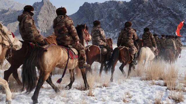 ▲骑兵连在巡逻。新疆拜城县融媒体中心供图