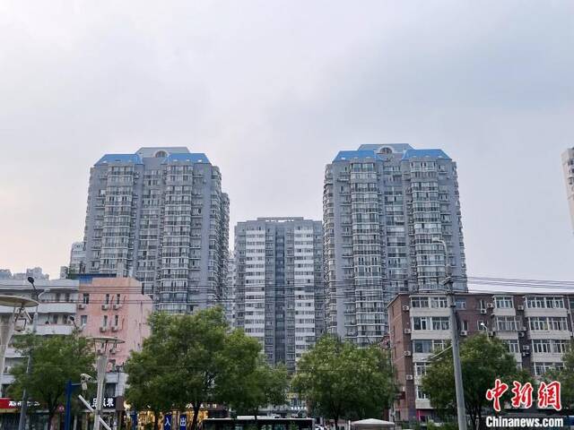 资料图：北京某住宅楼。中新财经左宇坤摄