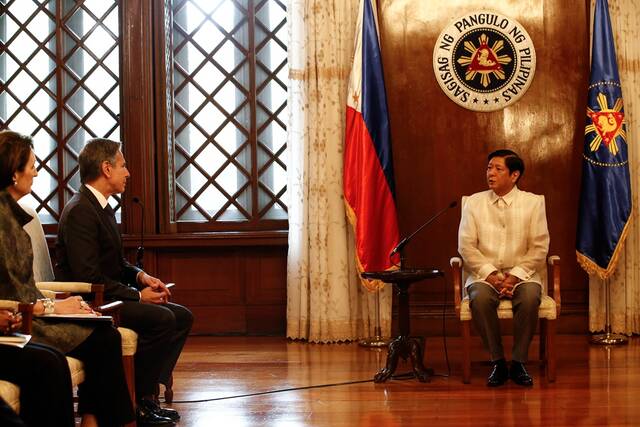 当地时间8月6日，菲律宾马尼拉，菲律宾总统马科斯会见来访的美国务卿布林肯。图自澎湃影像