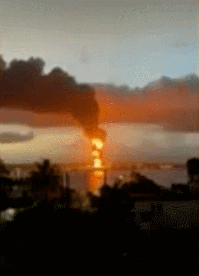古巴油库爆炸燃烧现场画面