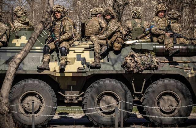 俄乌冲突中的乌克兰军人。图源：外媒