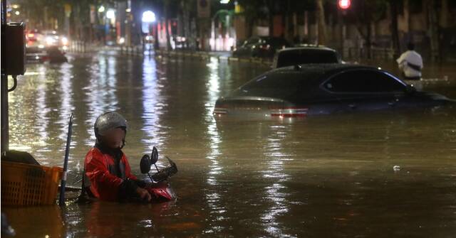 韩国首都圈暴雨已致8死 尹锡悦召开防汛工作紧急会议