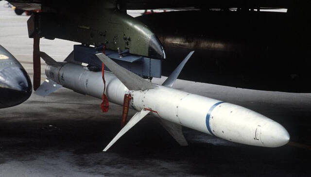 AGM-88高速反辐射导弹图源：CNN