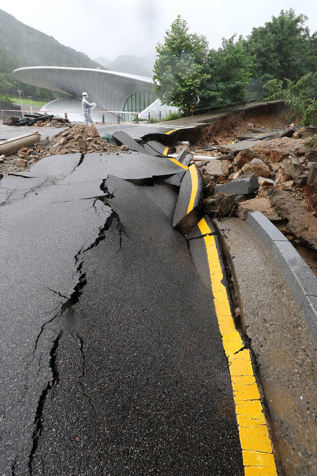 多图直击韩国首尔特大暴雨：市中心一片汪洋 已有8人遇难6人失踪