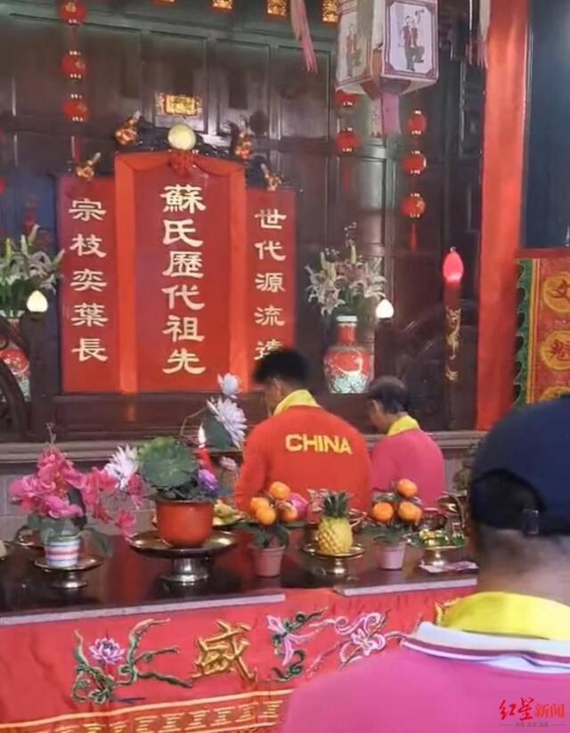 苏炳添去年回乡祭祖现场