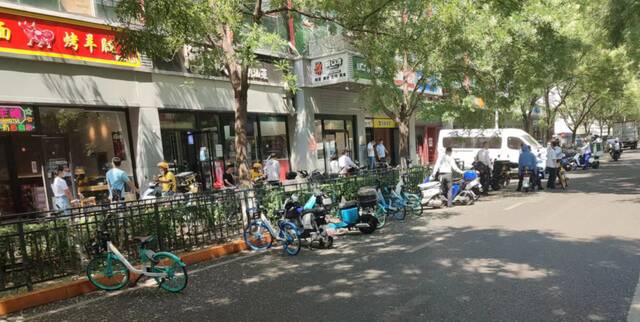 两人连续三个月进入北京共享单车违停黑名单，将被限制骑行15天