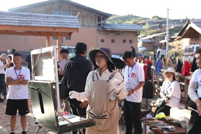 中央广播电视总台、中央美院、荣宝斋联合行动丨写生大凉山①