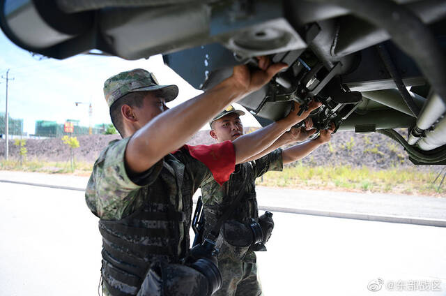 直击东部战区练兵备战现场：东风快递员快速出击