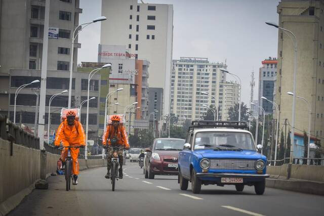 你好非洲  在这个非洲城市，自行车送餐悄然兴起