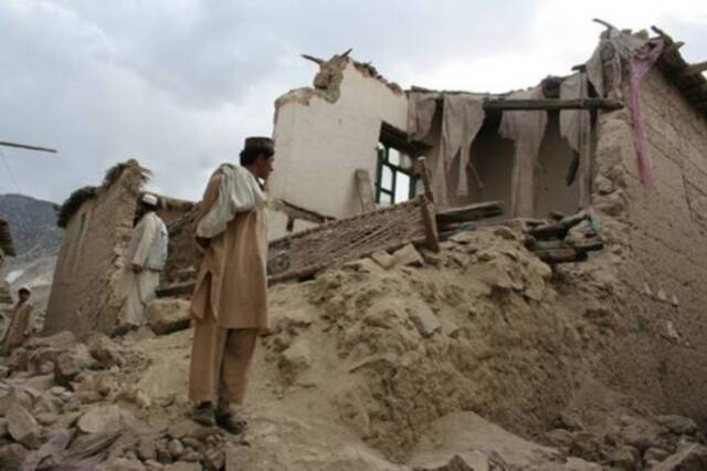 阿富汗塔利班执政一周年：袭击少了 面包也少了