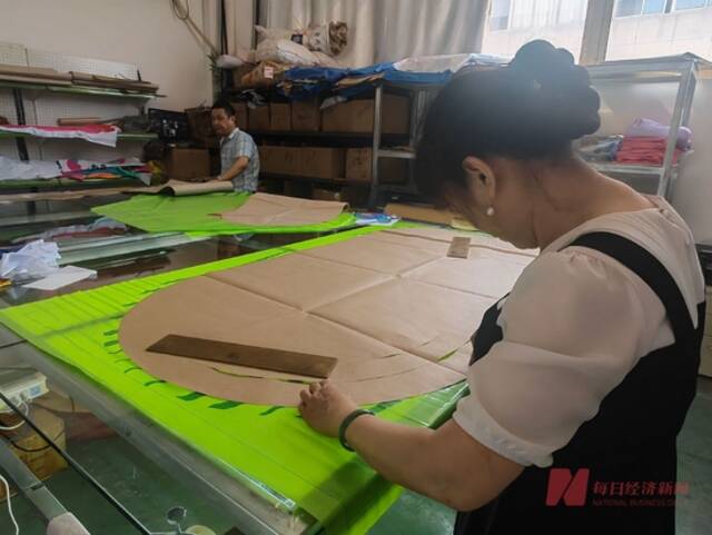 宁波万德福塑胶工贸有限公司生产车间图片来源：每经记者叶晓丹摄