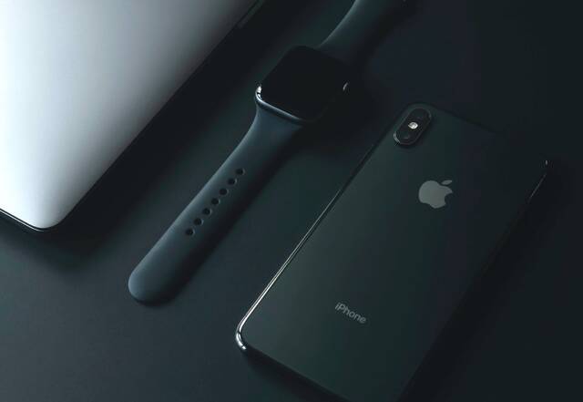 苹果预计9月7日发布iPhone 14等新品，或与华为“正面碰撞”