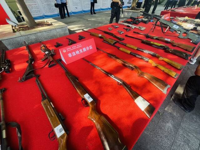 非法枪支、管制刀具现场集中销毁！上海警方严厉打击涉枪涉爆违法犯罪