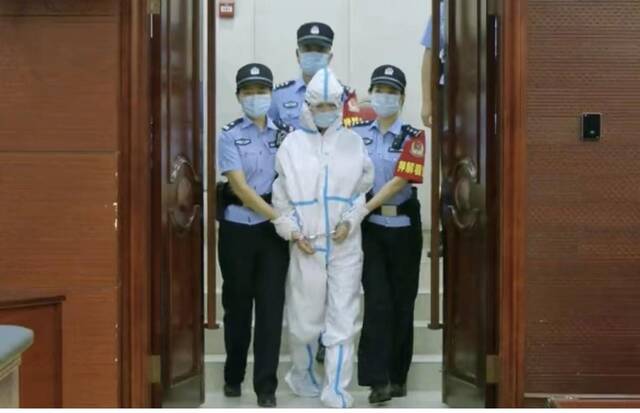8月18日，江西省高级人民法院依法公开开庭审理劳荣枝涉嫌犯故意杀人罪、抢劫罪、绑架罪上诉一案。图源：江西省高级人民法院