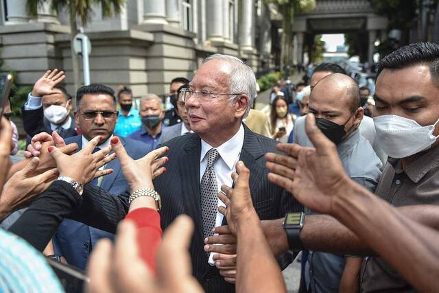 终审维持有罪判决，马来西亚前总理纳吉布即日起入狱服刑12年