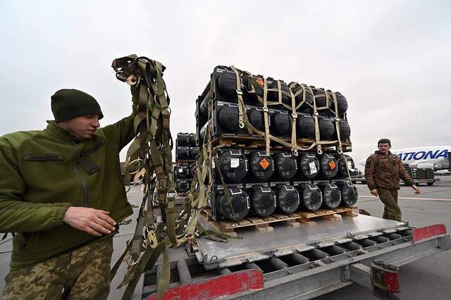 美国军事援助物资运抵乌克兰鲍里斯皮尔机场。图源：视觉中国