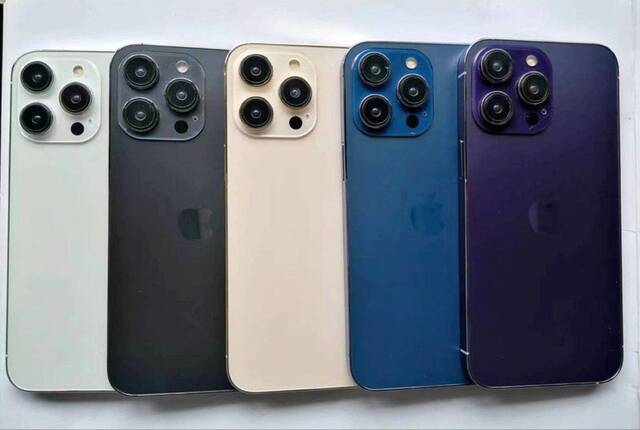 苹果iPhone 14 Pro机模展示 包含紫色和深蓝色版本