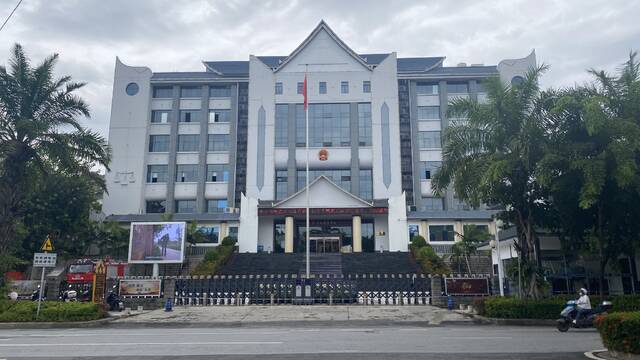 ↑26日，南京女大学生被害案二审，在西双版纳州中级人民法院开庭。