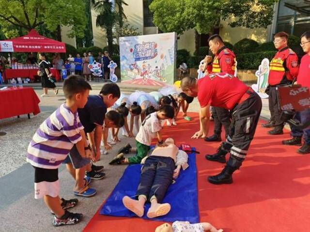 郑州市北林路街道鑫苑社区组织应急救护培训