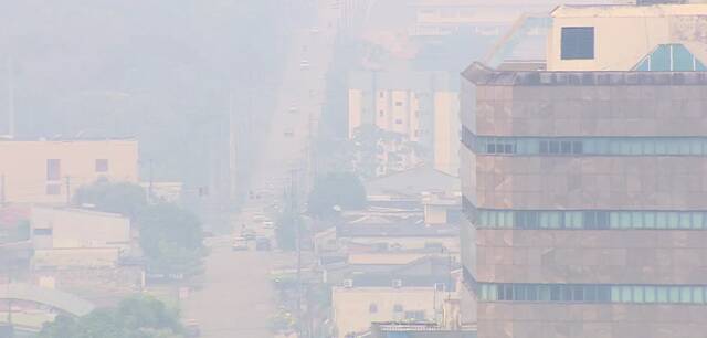 △巴西波多韦柳市被烟雾笼罩（图片来源：巴西环球网）