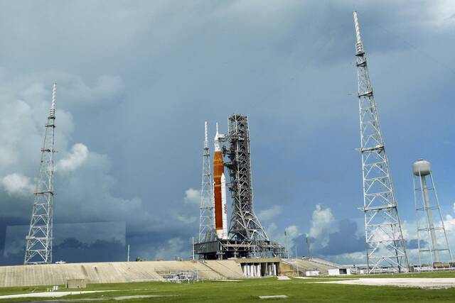 美国新一代登月火箭将按原计划发射 发射台刚遭遇3次雷击