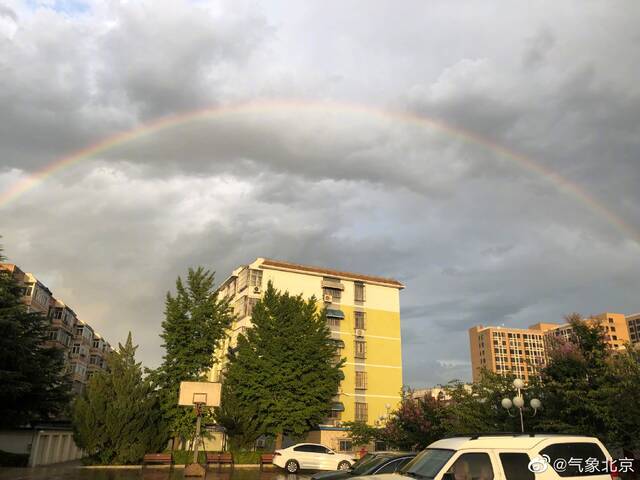 北京雨后现彩虹