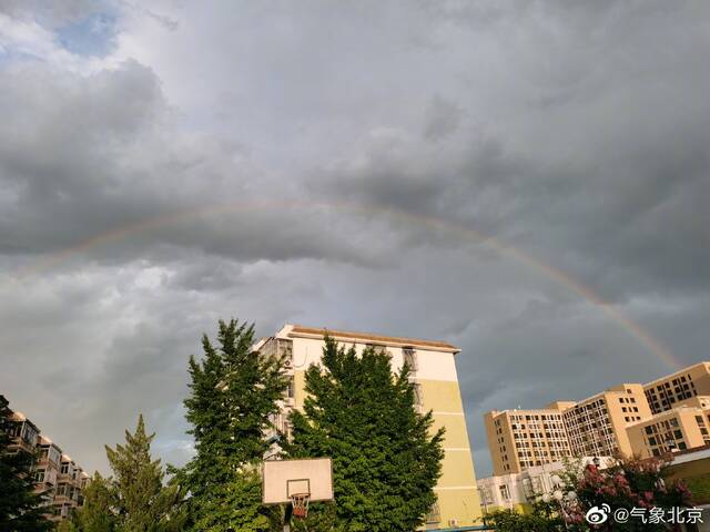 北京雨后现彩虹