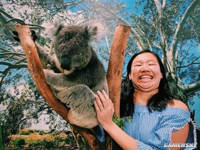 华裔女孩因独特拍照角度丑成网红：双下巴瞩目