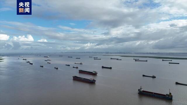 上海：应对台风“轩岚诺” 长江口及洋山水域疏散船舶796艘次