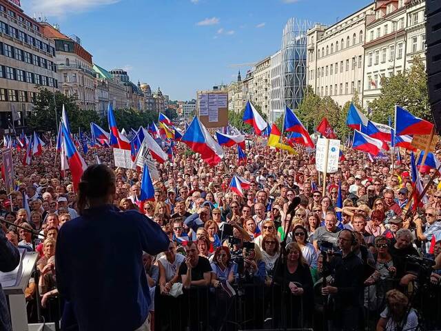 俄罗斯“断气”令欧洲各行业叫苦不迭，德媒预警将会上演“捷克式万人大游行”