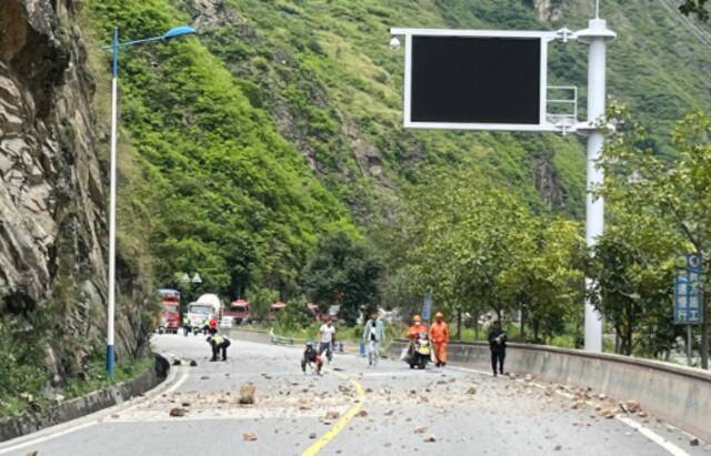 突发地震！四川省委书记王晓晖委托省长黄强赶赴泸定