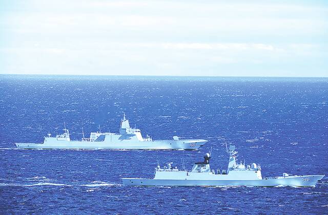 当地时间9月2日，“东方-2022”演习中方参演舰艇编队在航行中。（来源于国防部网站）