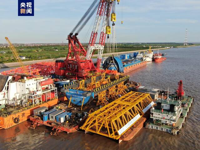 出发！海底捞“珍” 长江口二号古船启动整体打捞迁移工程